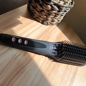 Lange Black Hair Straightening Brush with Pink Buttons